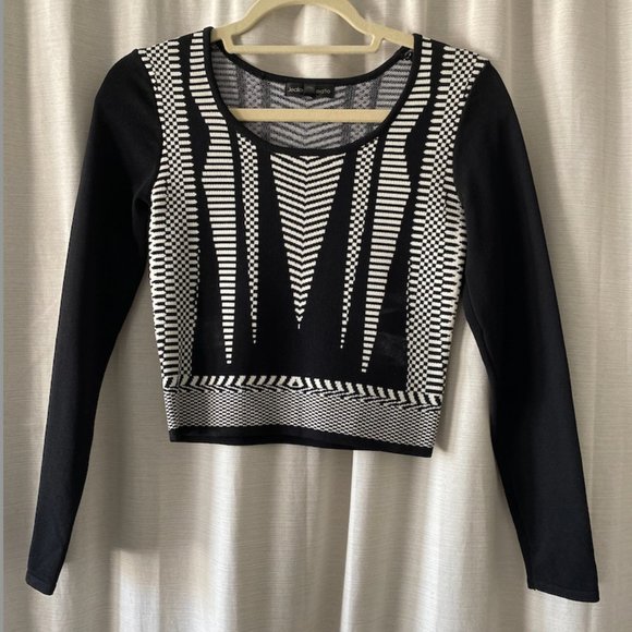 Symmetric Black and White Long Sleeved Top - Picture 1 of 2